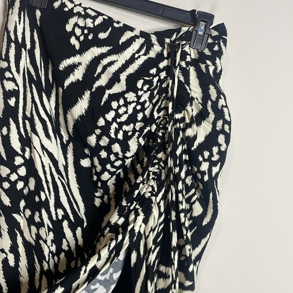 Veronica Beard | Women’s Black & White Ari Skirt Side Cinch Tie Size 4 - Picture 3 of 7